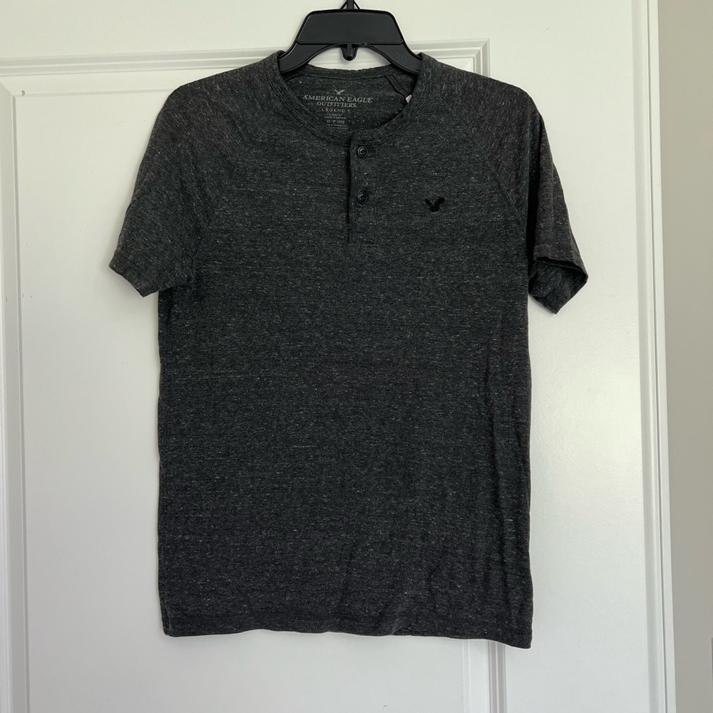 American Eagle Mens Dark Gray Tee with Buttons